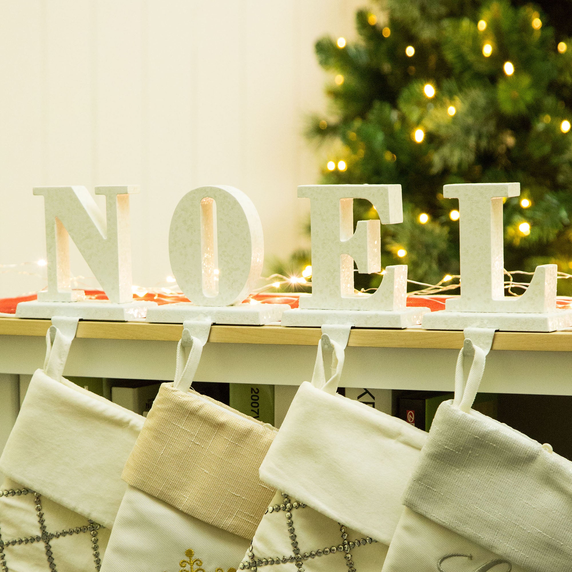 5.91“H "NOEL" Stocking Holder Set